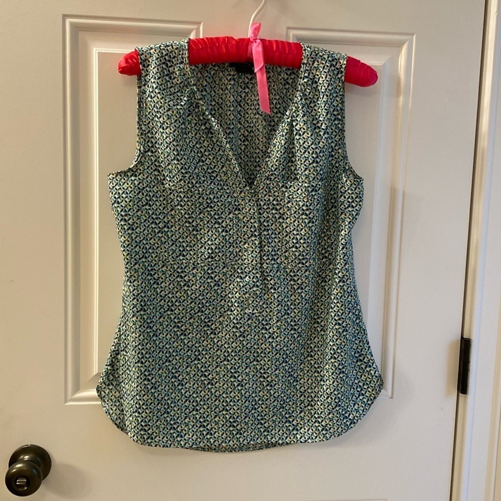 Ann Taylor sleeveless top